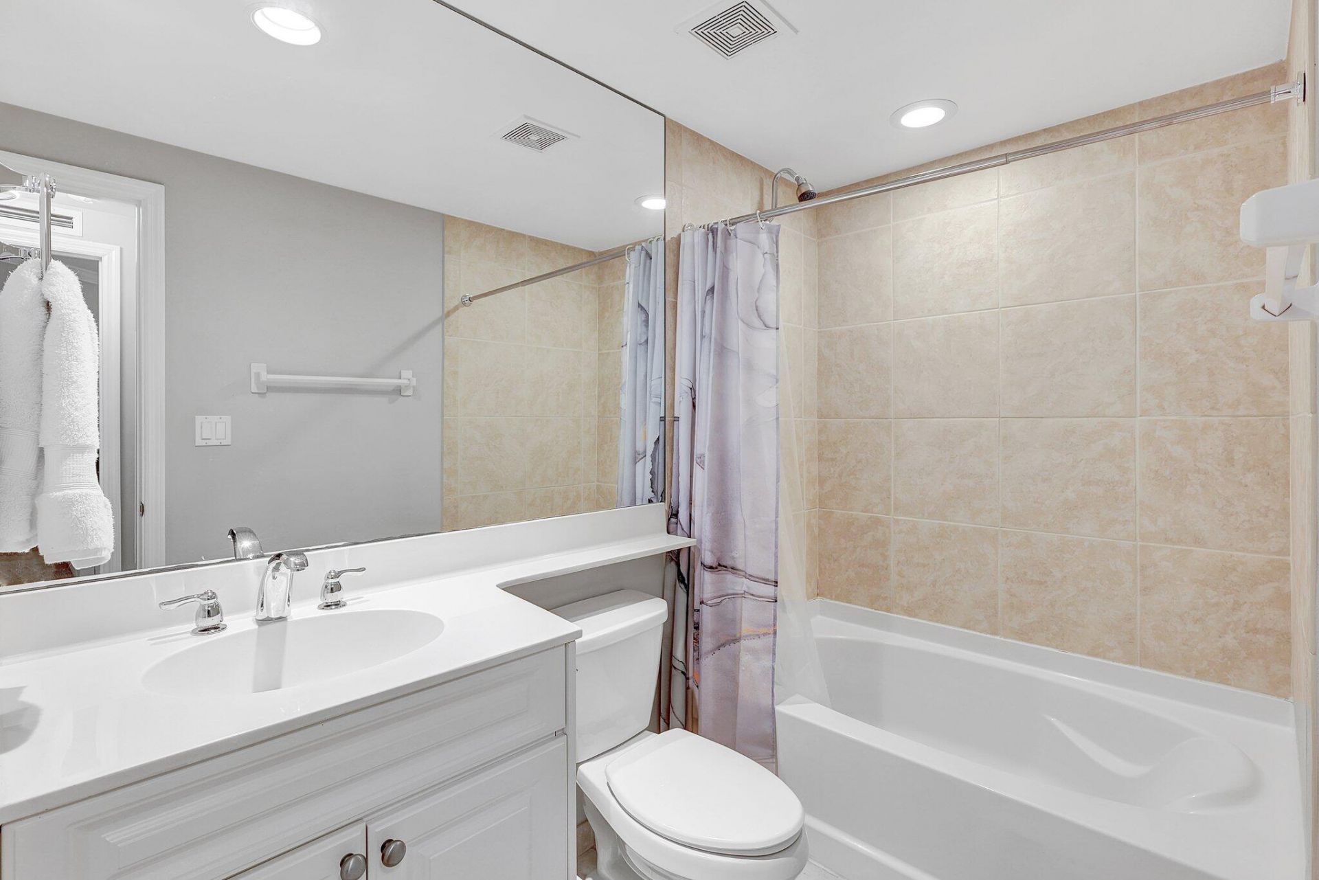 975 NW Flagler Avenue, Unit 207, Stuart, FL 34994 Photo