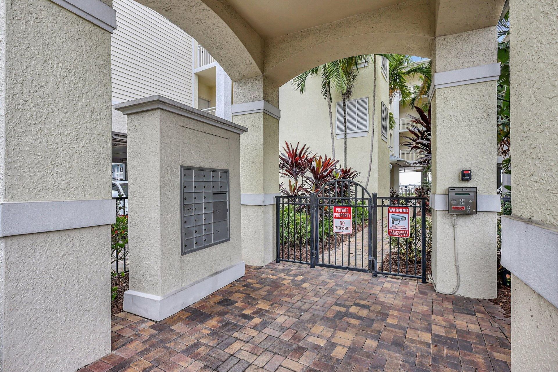 975 NW Flagler Avenue, Unit 207, Stuart, FL 34994 Photo