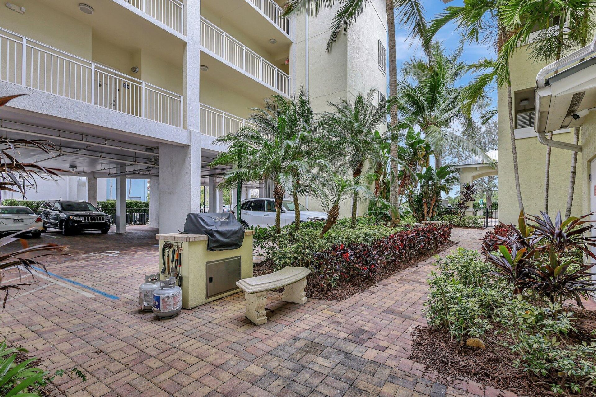 975 NW Flagler Avenue, Unit 207, Stuart, FL 34994 Photo