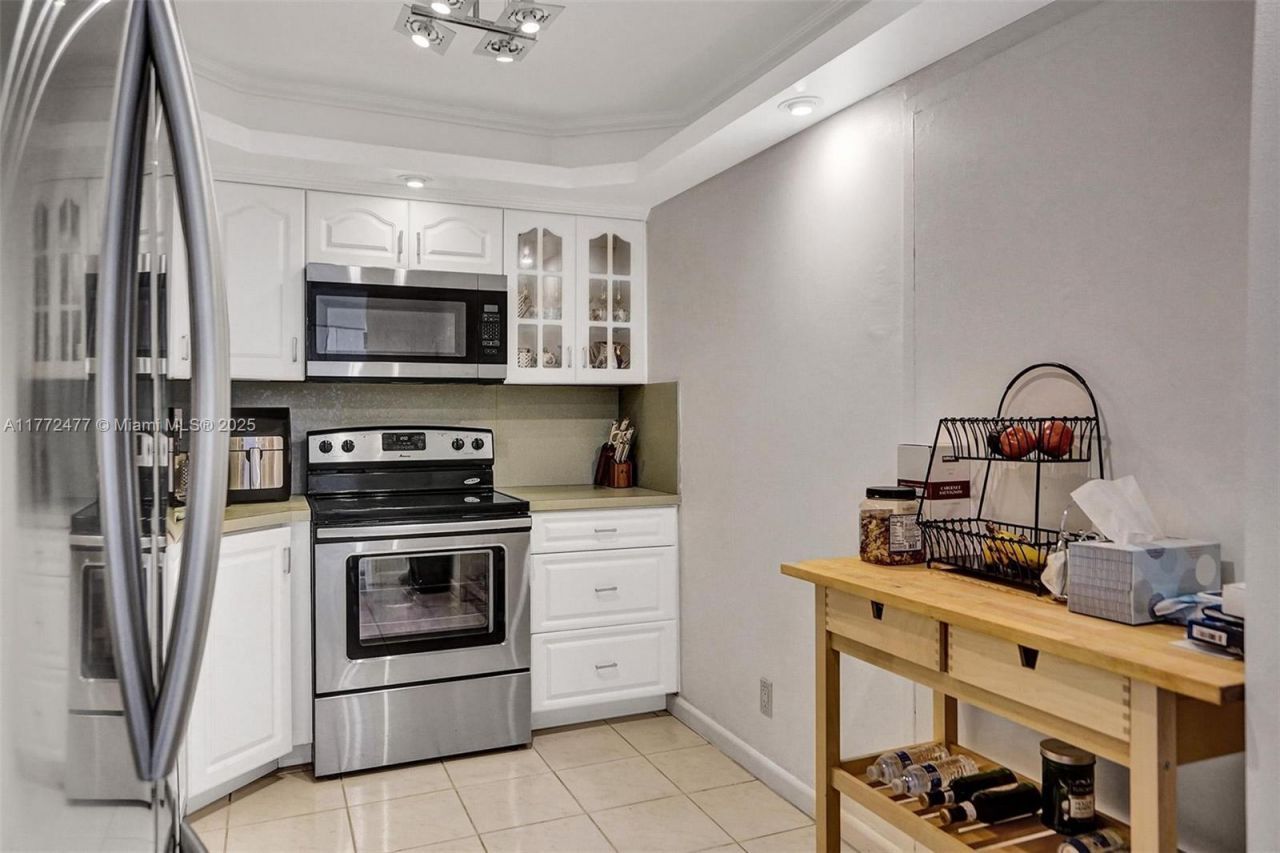 3180 S Ocean Dr, Unit 1504, Hallandale Beach, FL 33009 Photo