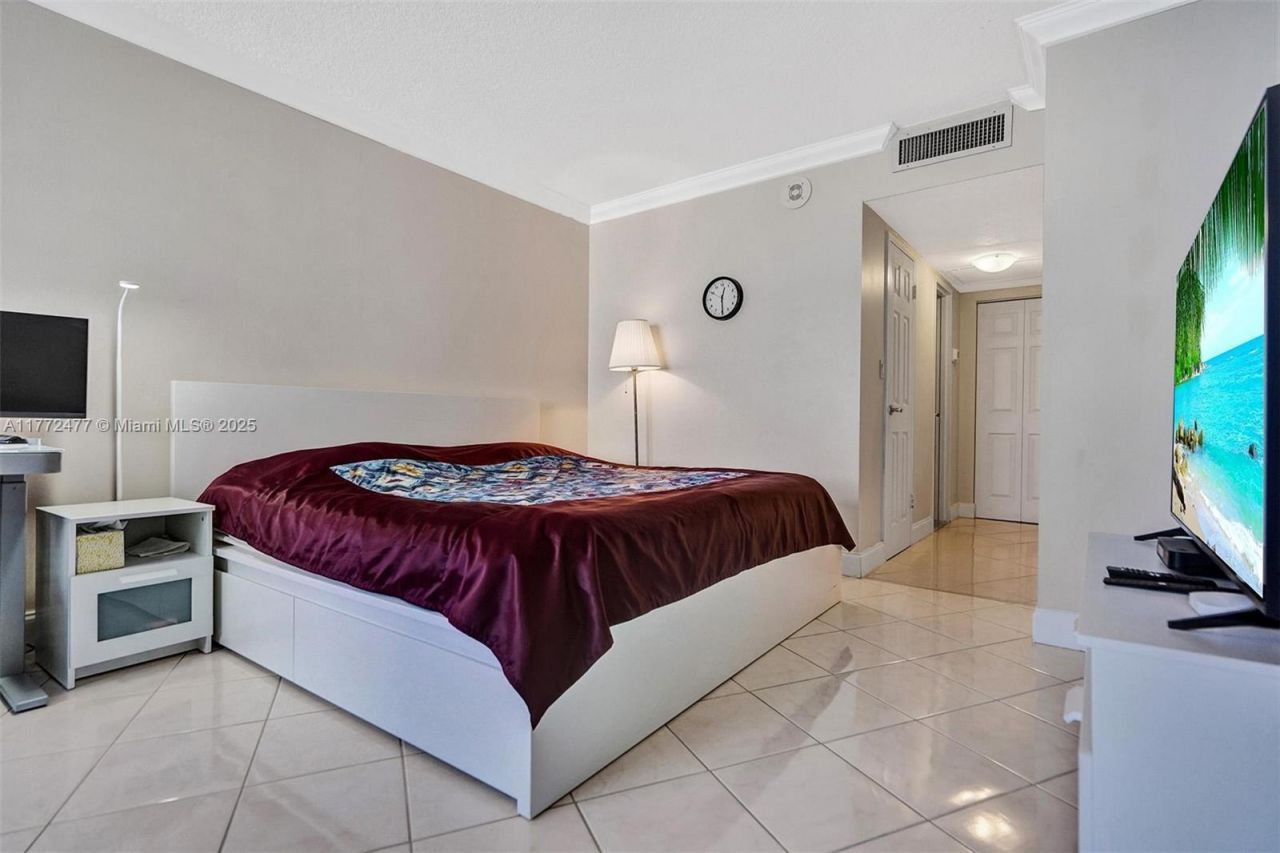 3180 S Ocean Dr, Unit 1504, Hallandale Beach, FL 33009 Photo