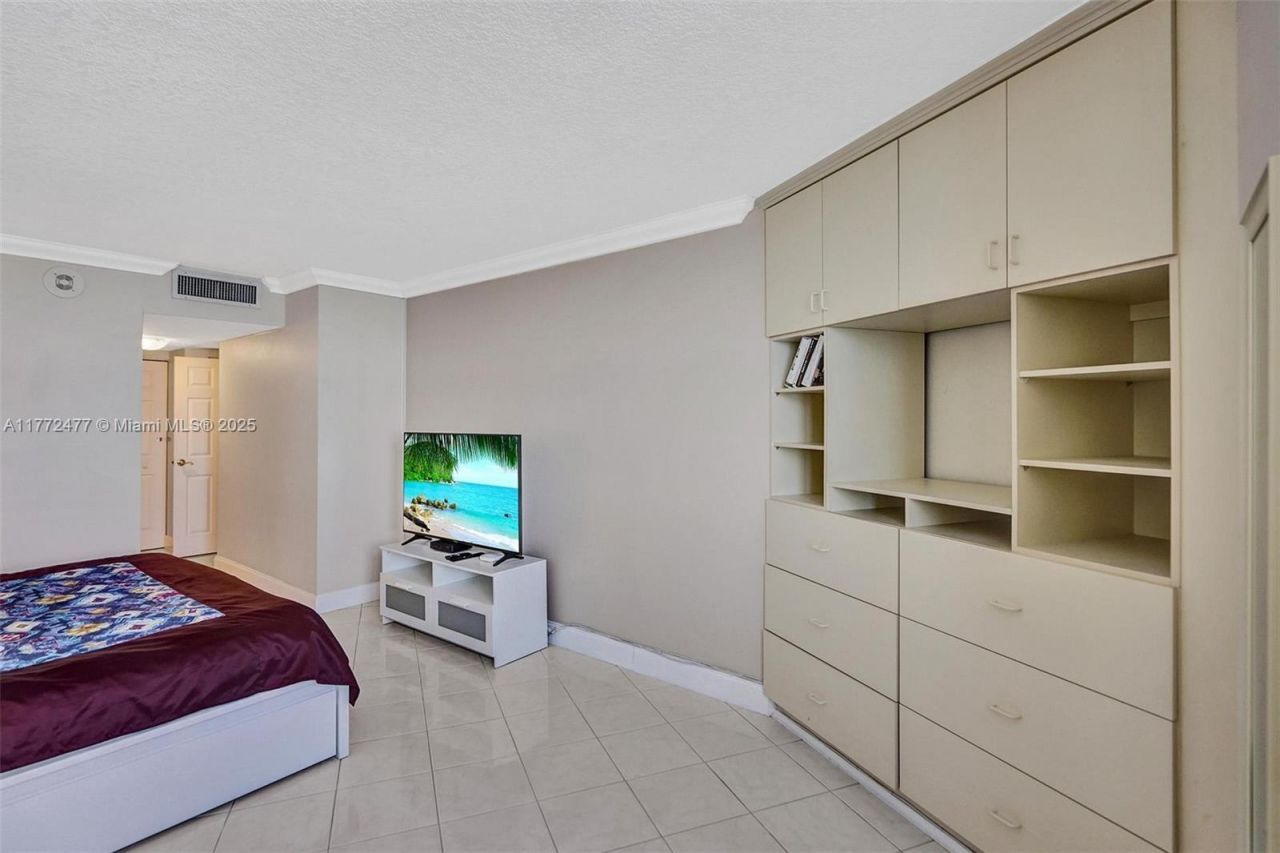 3180 S Ocean Dr, Unit 1504, Hallandale Beach, FL 33009 Photo