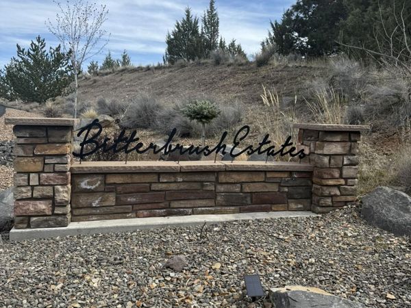 3700 NE Hilltop Lane, Madras, OR 97741