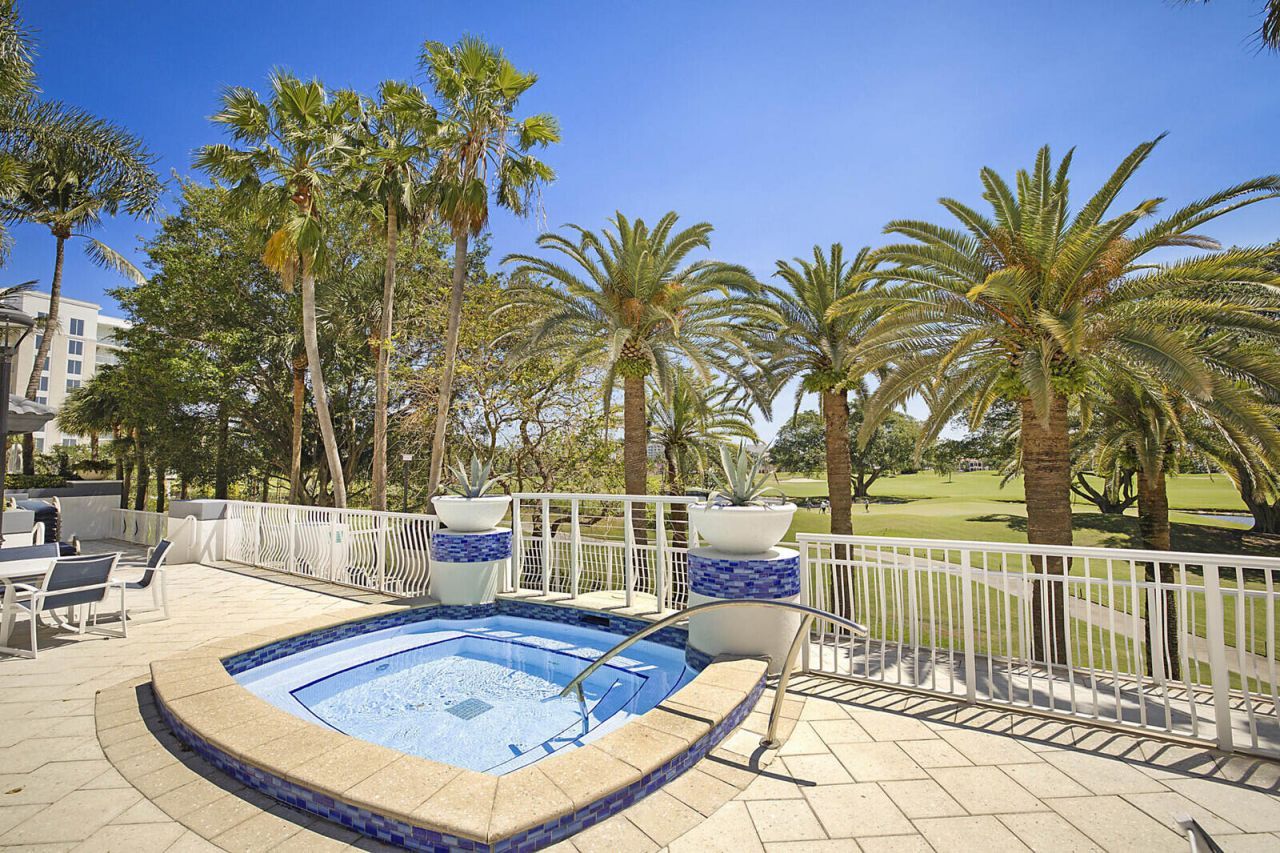 500 SE Mizner Boulevard, Unit A608, Boca Raton, FL 33432 Photo