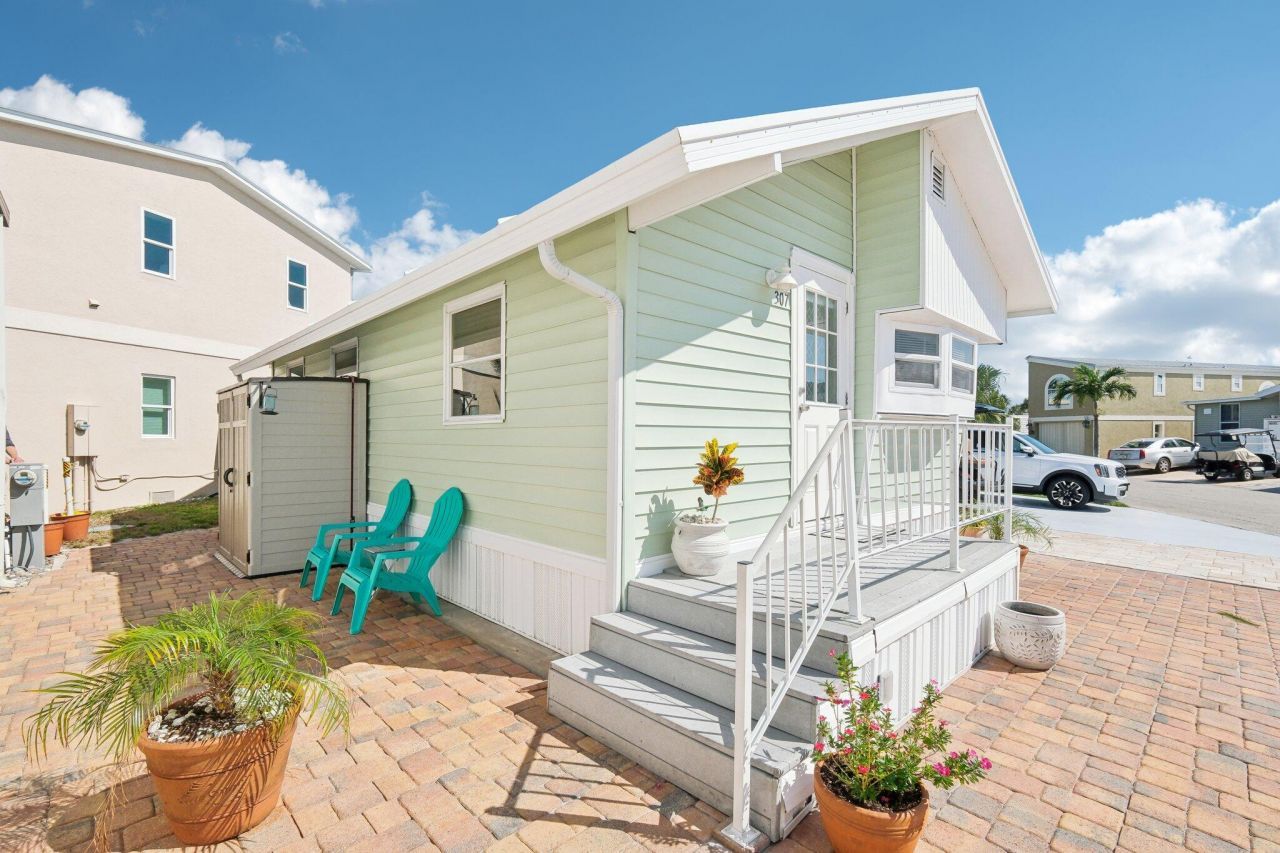 307 Nettles Boulevard, Jensen Beach, FL 34957 Photo