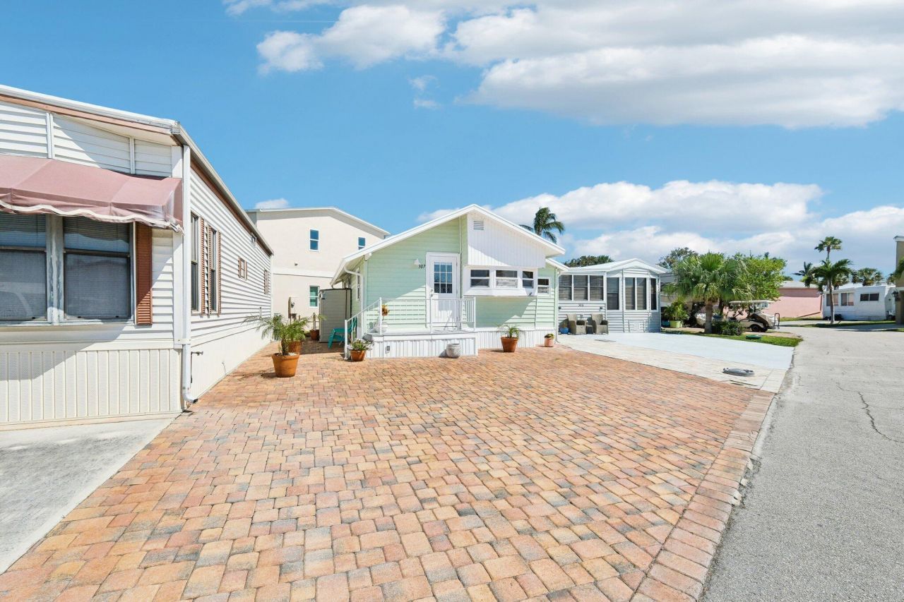 307 Nettles Boulevard, Jensen Beach, FL 34957 Photo