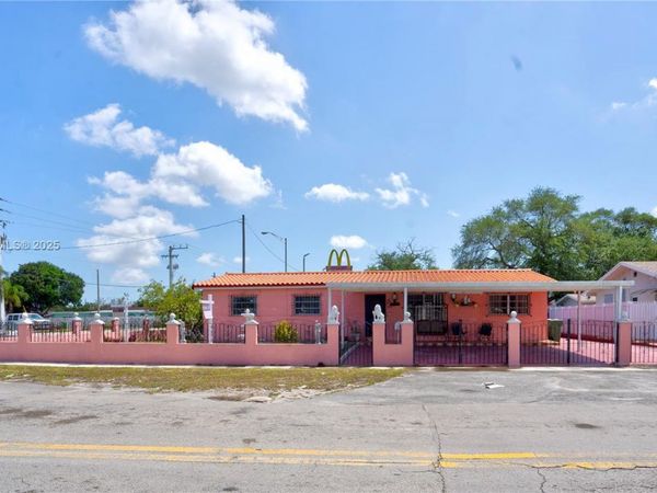 390 E 44th St, Hialeah, FL 33013