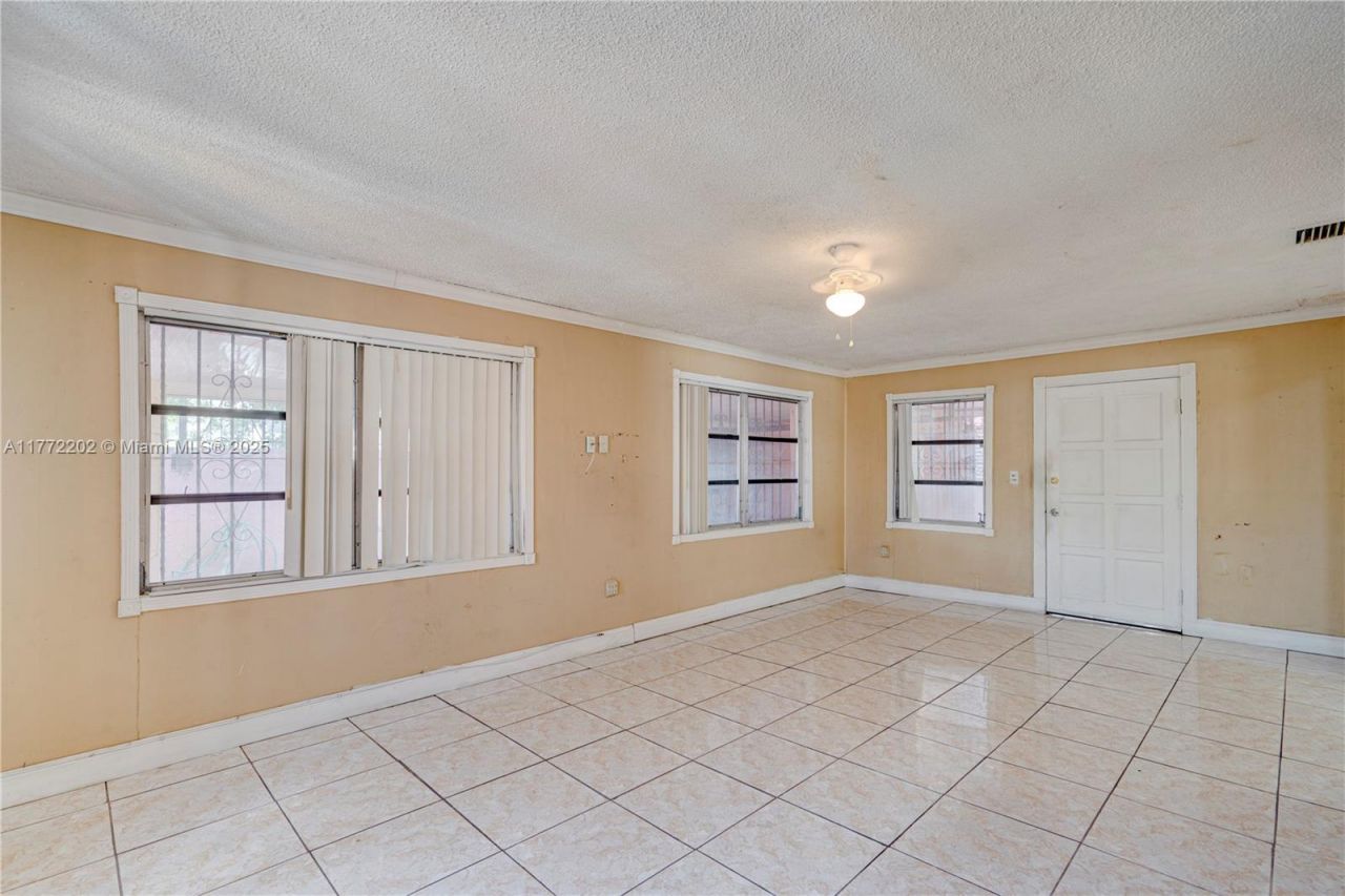 390 E 44th St, Hialeah, FL 33013 Photo