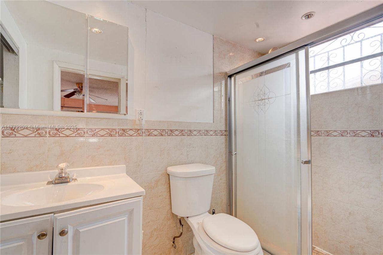 390 E 44th St, Hialeah, FL 33013 Photo