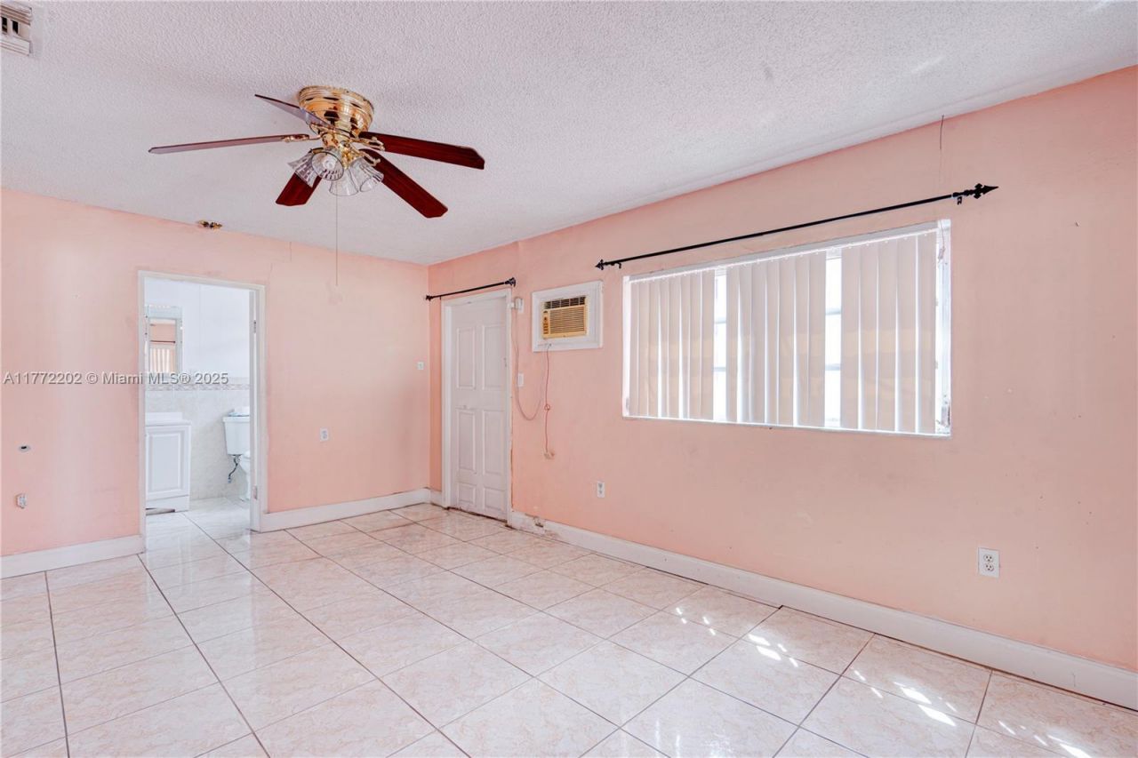 390 E 44th St, Hialeah, FL 33013 Photo
