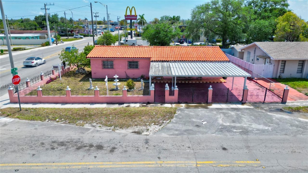 390 E 44th St, Hialeah, FL 33013 Photo