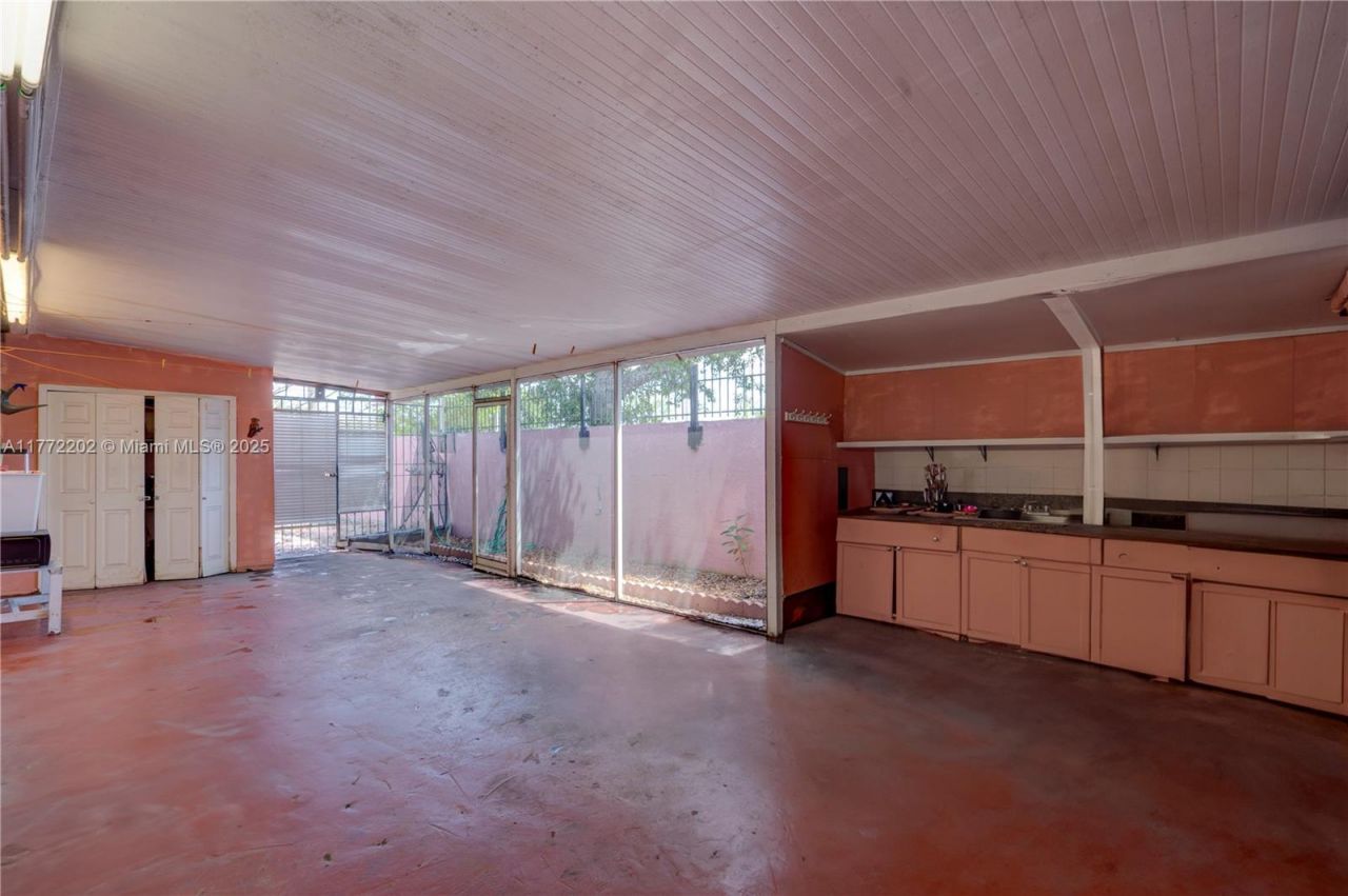 390 E 44th St, Hialeah, FL 33013 Photo