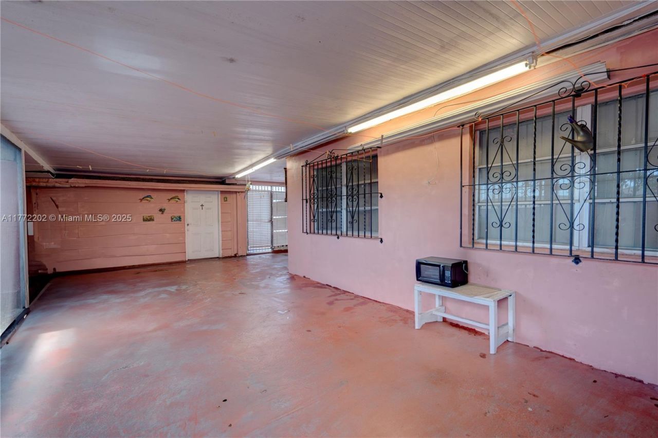 390 E 44th St, Hialeah, FL 33013 Photo