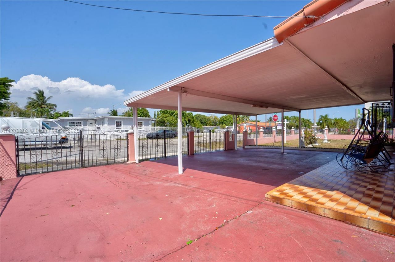 390 E 44th St, Hialeah, FL 33013 Photo