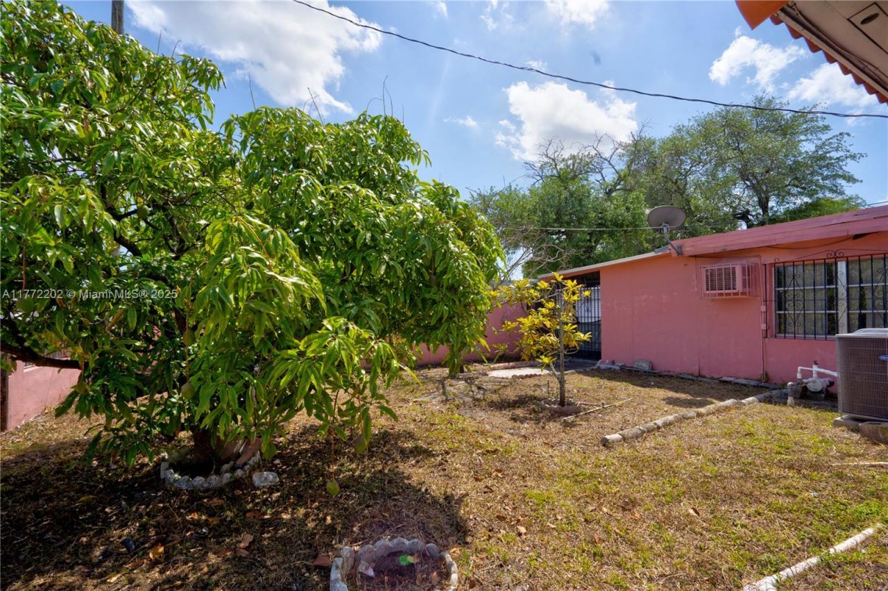 390 E 44th St, Hialeah, FL 33013 Photo