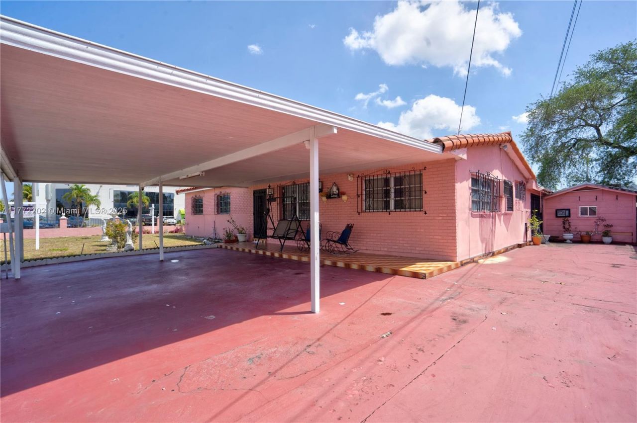 390 E 44th St, Hialeah, FL 33013 Photo