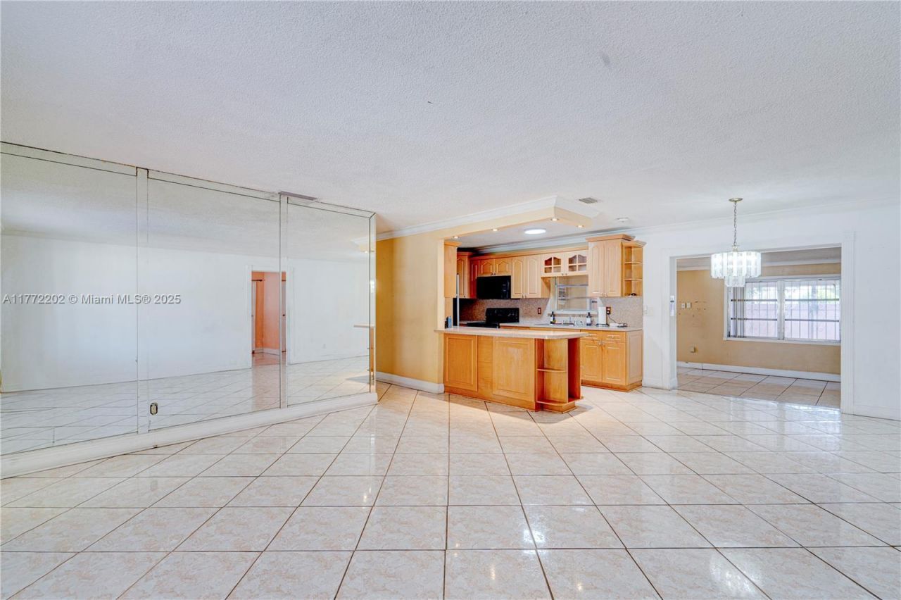 390 E 44th St, Hialeah, FL 33013 Photo