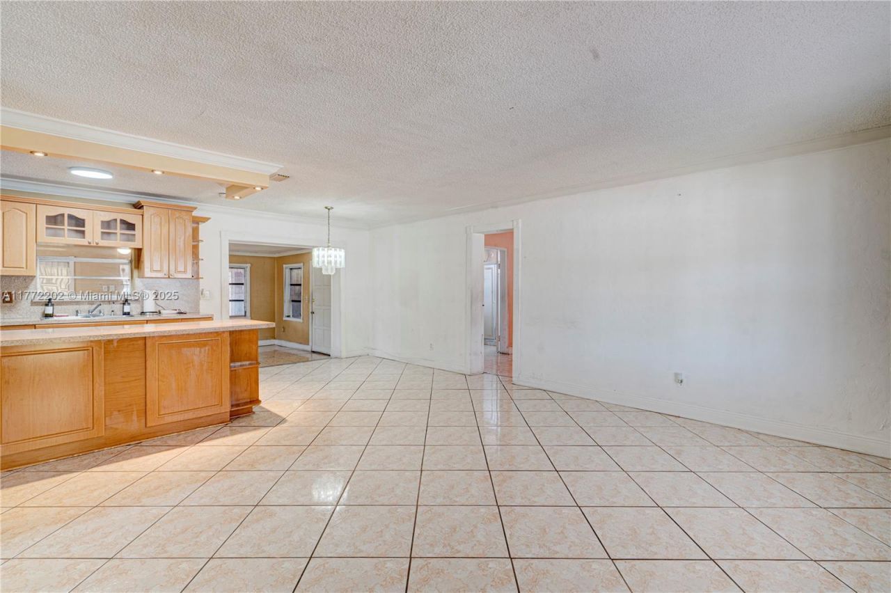 390 E 44th St, Hialeah, FL 33013 Photo