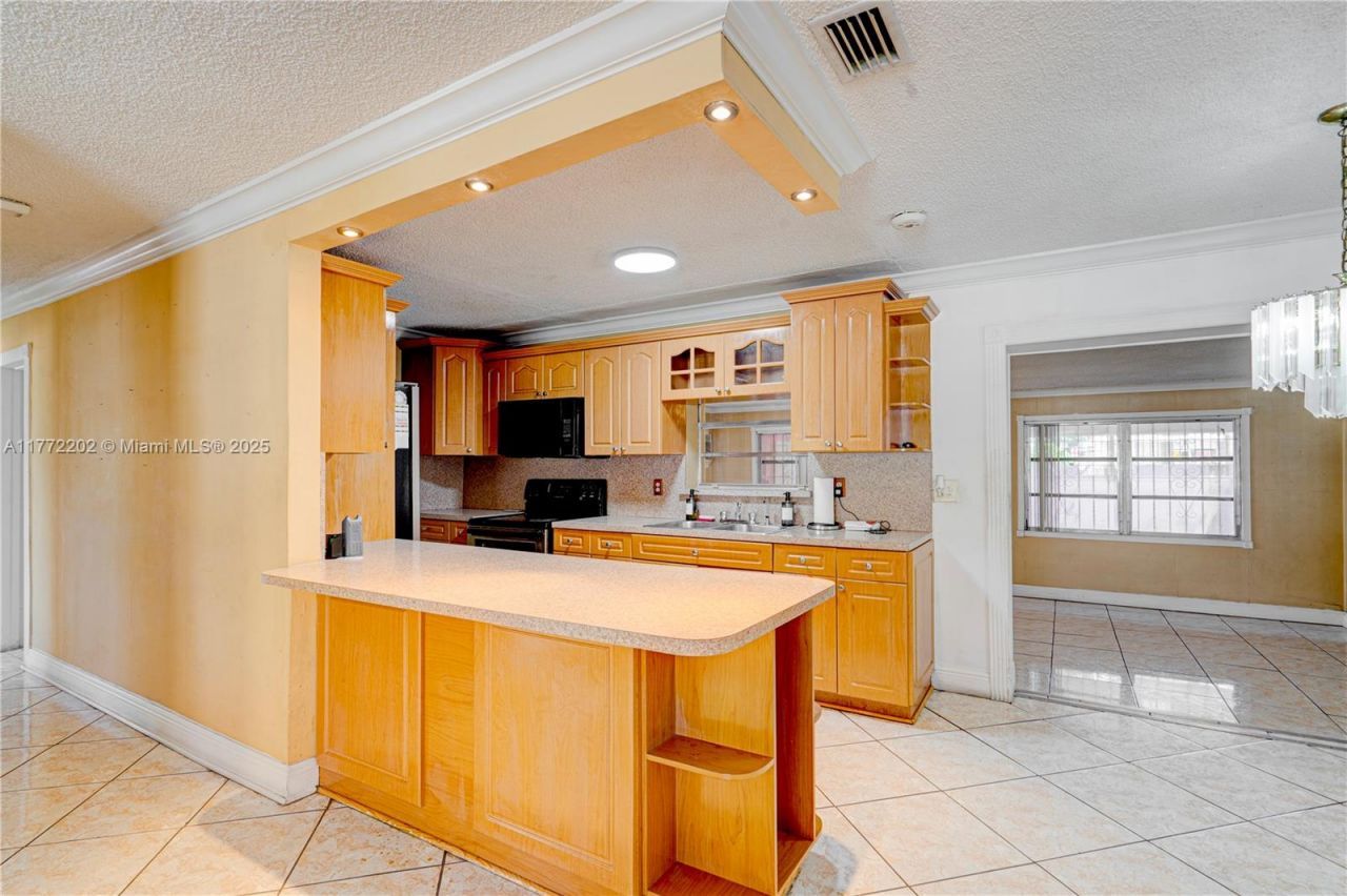 390 E 44th St, Hialeah, FL 33013 Photo