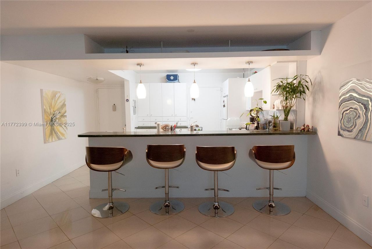 5838 Collins Ave, Unit 4D, Miami Beach, FL 33140 Photo