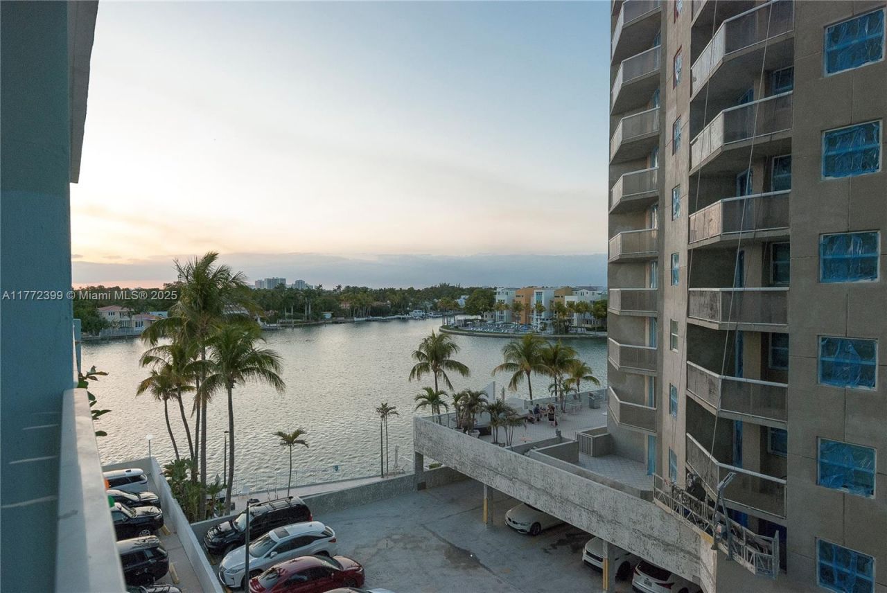 5838 Collins Ave, Unit 4D, Miami Beach, FL 33140 Photo