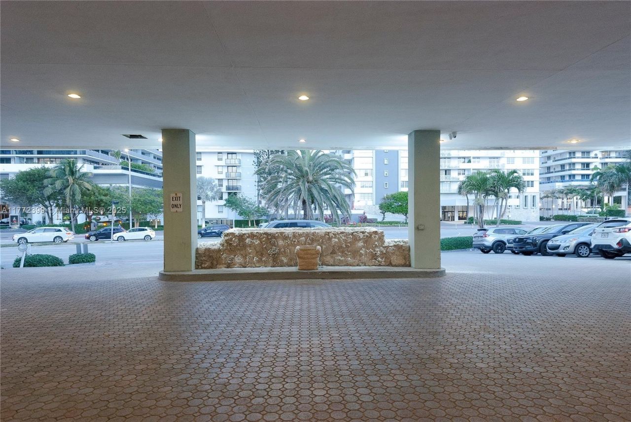 5838 Collins Ave, Unit 4D, Miami Beach, FL 33140 Photo