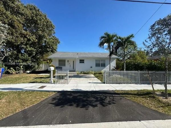 3005 SW 24th Ter, Miami, FL 33145