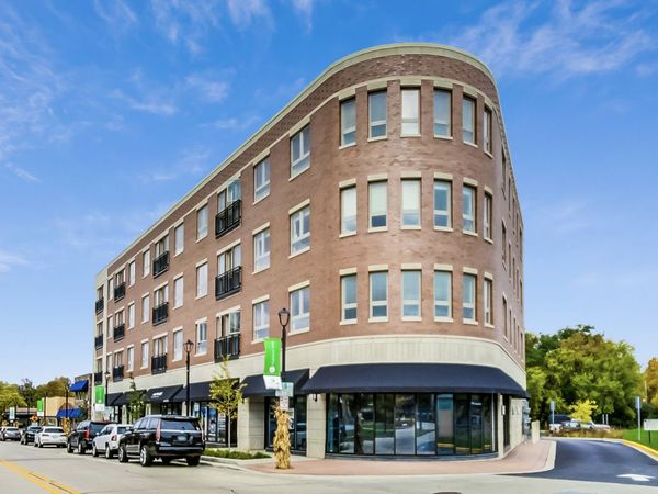 555 Roger Williams Avenue, Unit 306, Highland Park, IL 60035