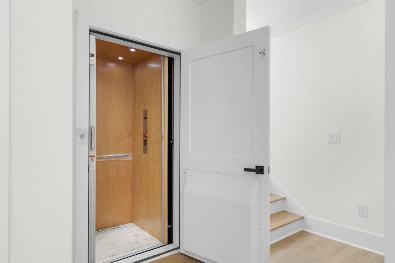 318 15th Ave. S Photo 13