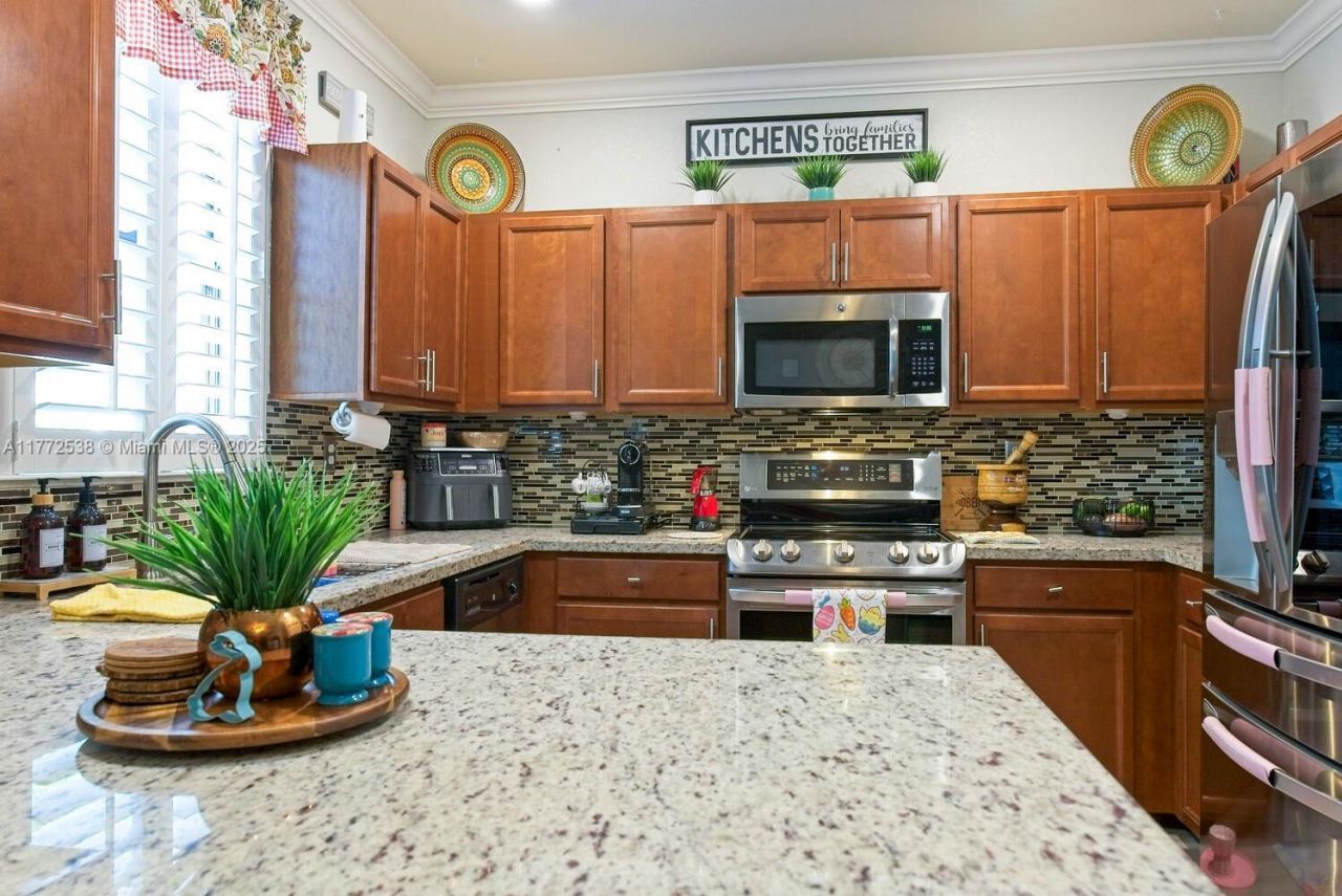 3424 W 92nd Pl, Hialeah, FL 33018 Photo