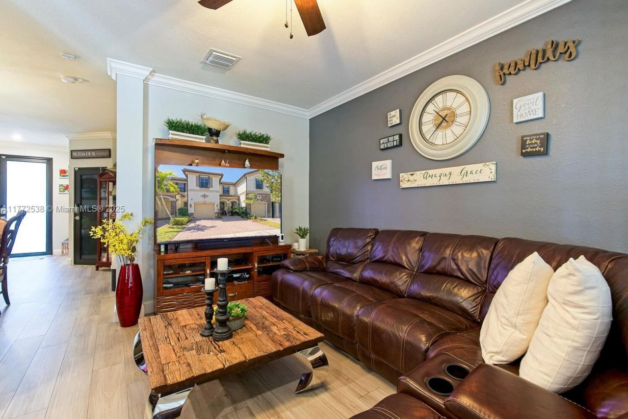 3424 W 92nd Pl, Hialeah, FL 33018 Photo