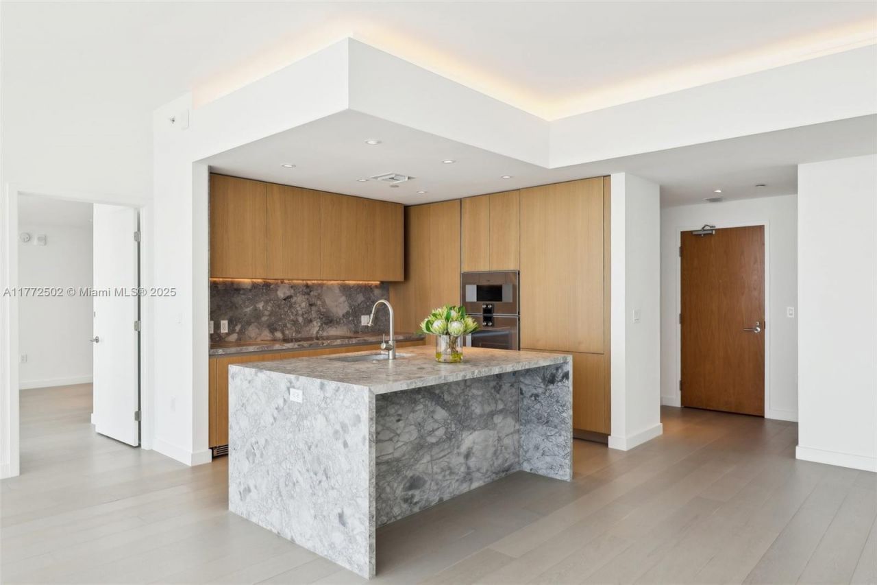 500 Alton Rd, Unit 4201.05, Miami Beach, FL 33139 Photo