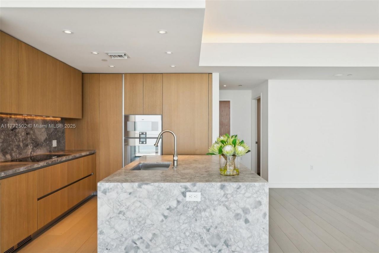 500 Alton Rd, Unit 4201.05, Miami Beach, FL 33139 Photo