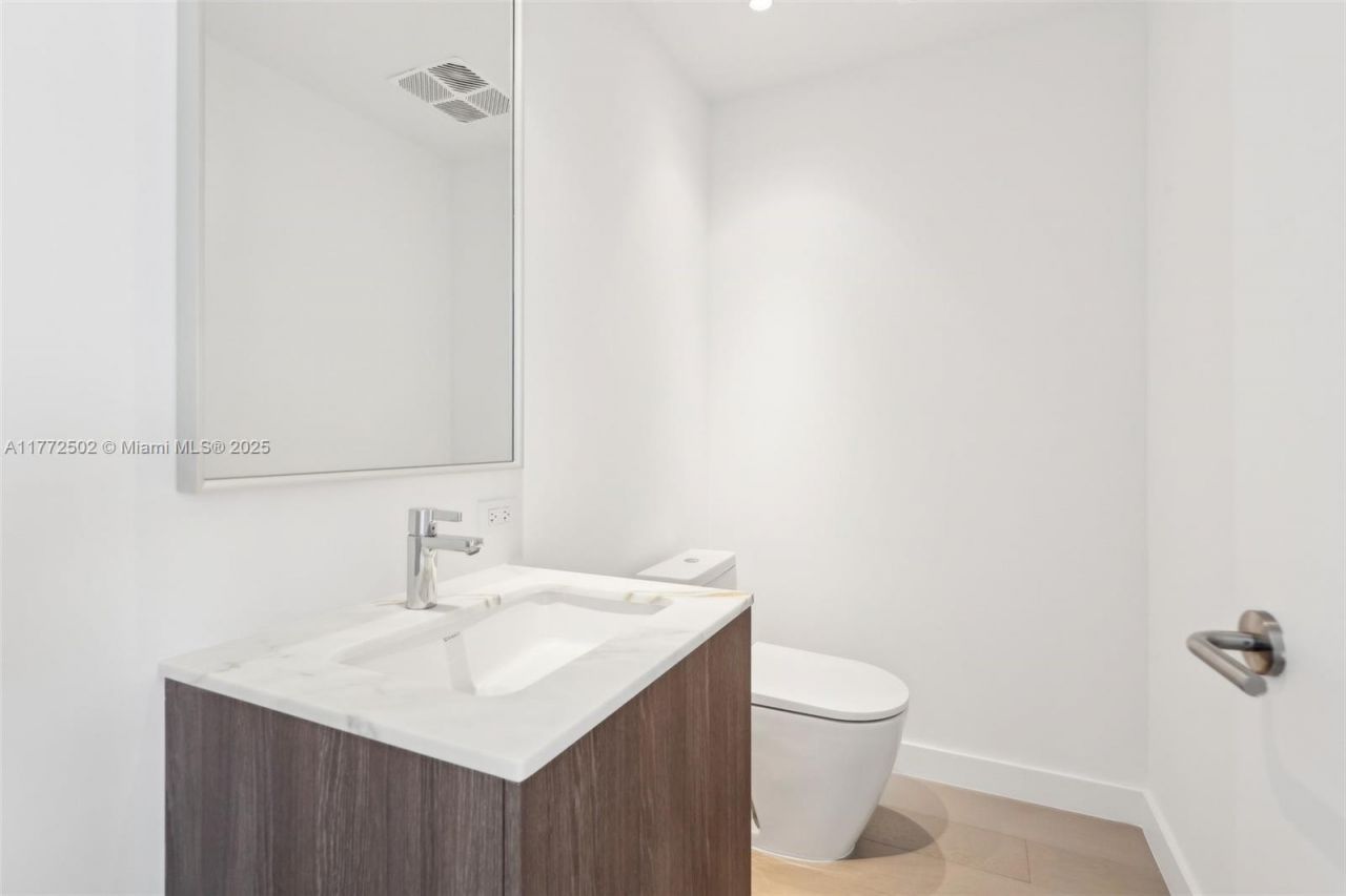 500 Alton Rd, Unit 4201.05, Miami Beach, FL 33139 Photo