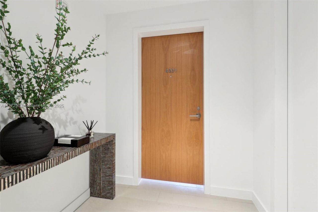 500 Alton Rd, Unit 4201.05, Miami Beach, FL 33139 Photo