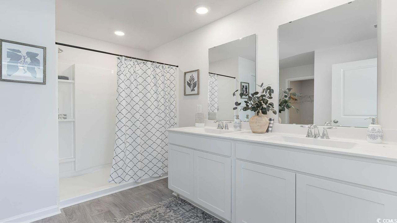 572 Strawberry Field Way Photo 14