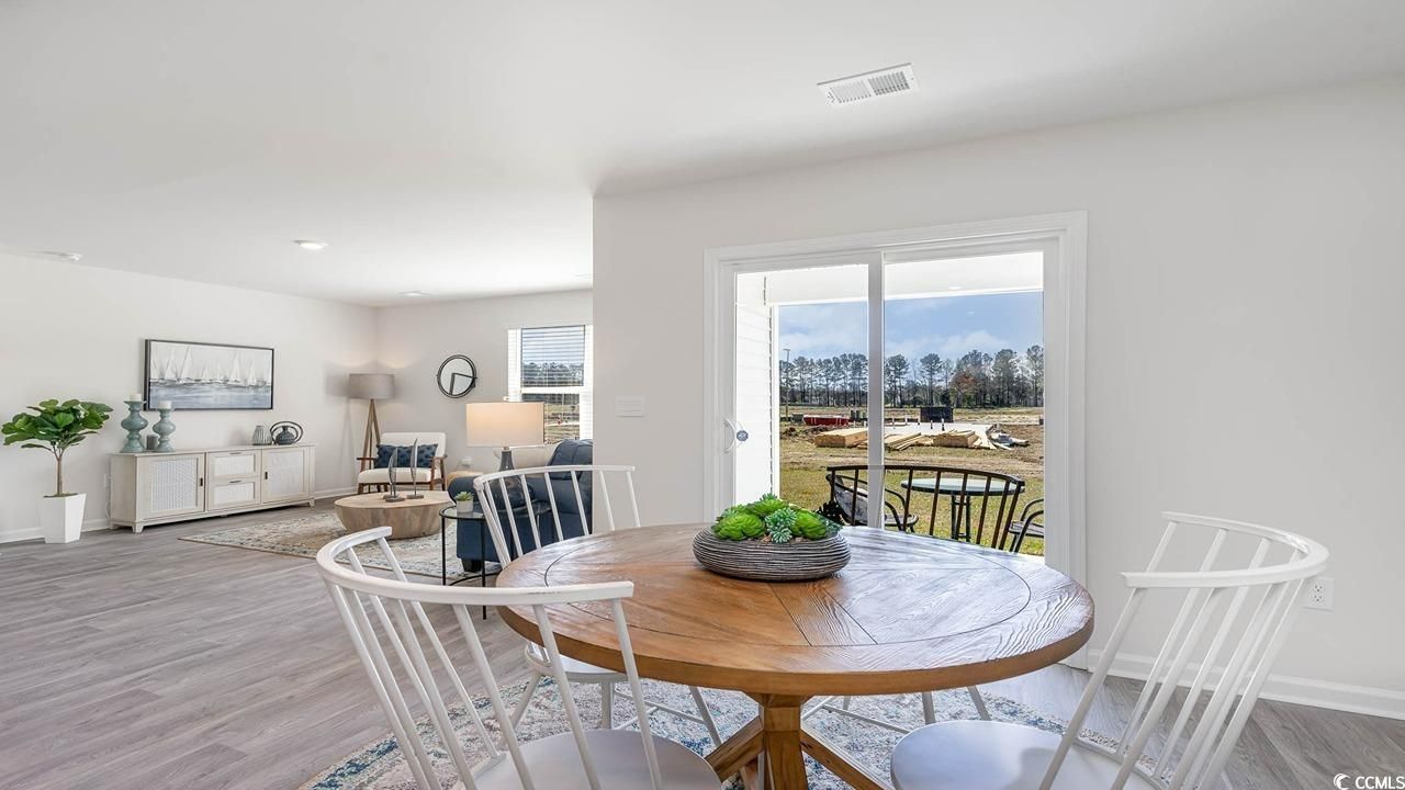 572 Strawberry Field Way Photo 8