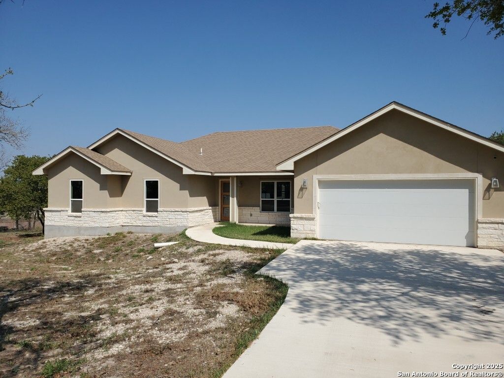 65 Nine Patch, Poteet, TX 78065 Main Photo