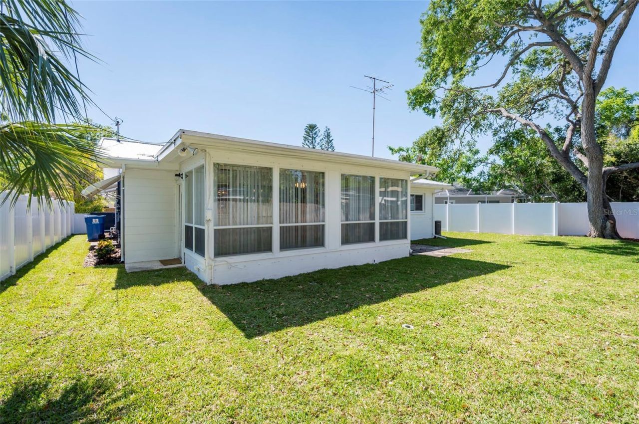 2019 Inner Circle S, Saint Petersburg, FL 33712 Photo