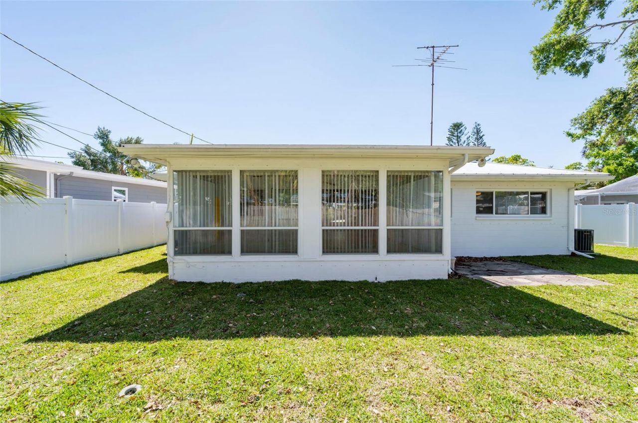 2019 Inner Circle S, Saint Petersburg, FL 33712 Photo