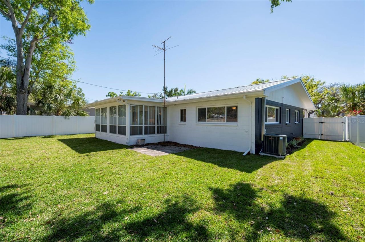 2019 Inner Circle S, Saint Petersburg, FL 33712 Photo