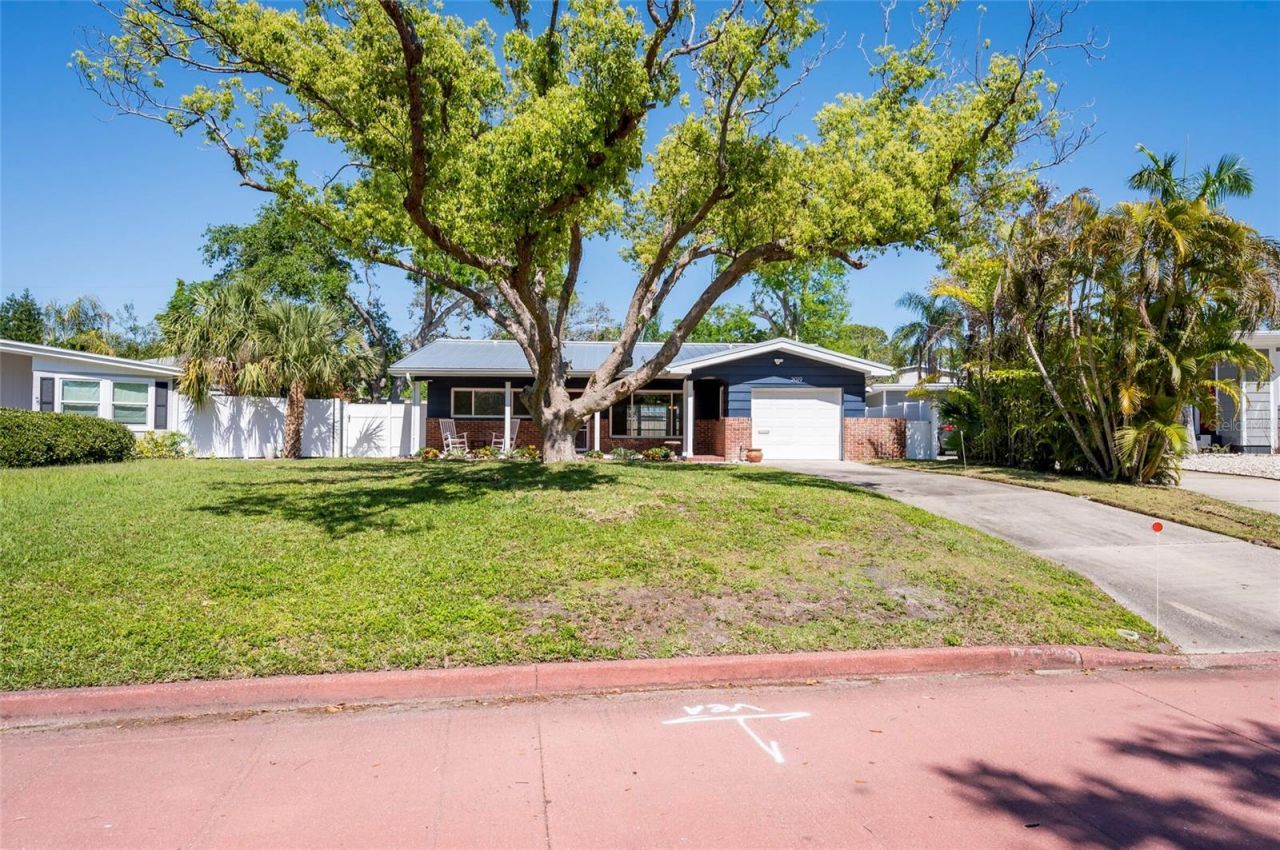 2019 Inner Circle S, Saint Petersburg, FL 33712 Photo