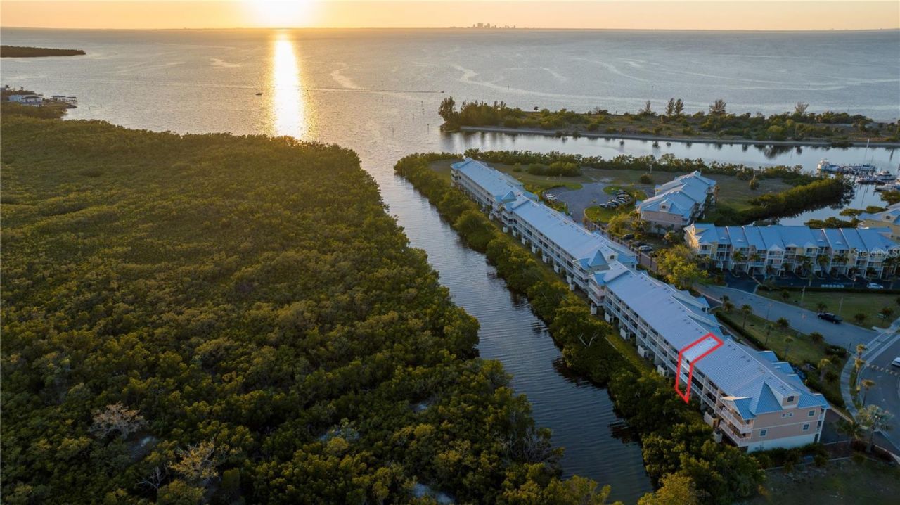 3210 Mangrove Point Drive, Ruskin, FL 33570 Photo