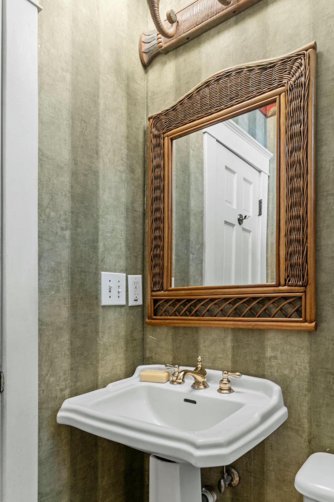 1848 Broughton Street Photo 11