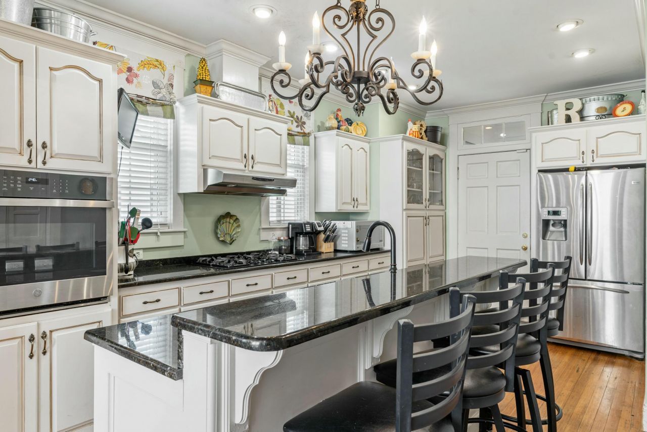 1848 Broughton Street Photo 12