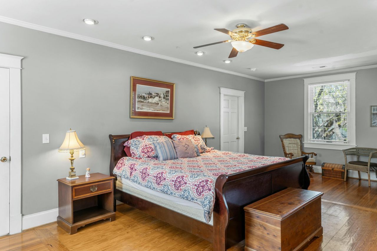 1848 Broughton Street Photo 16