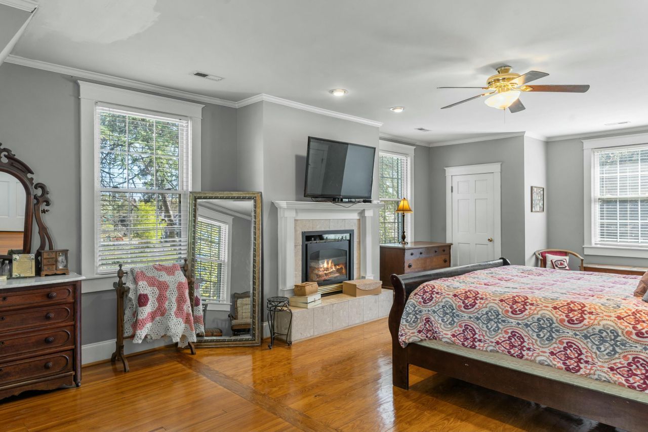 1848 Broughton Street Photo 17