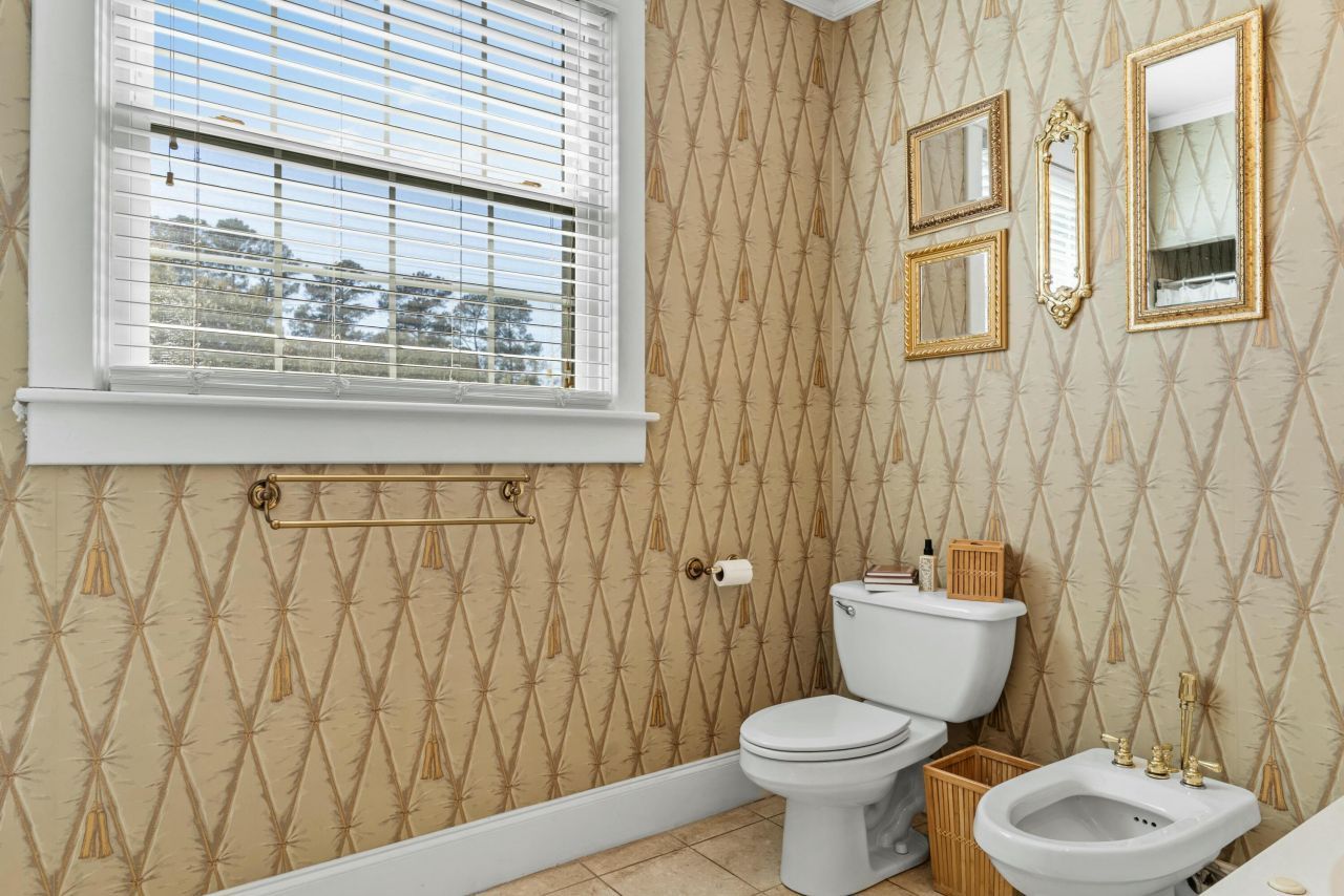 1848 Broughton Street Photo 21