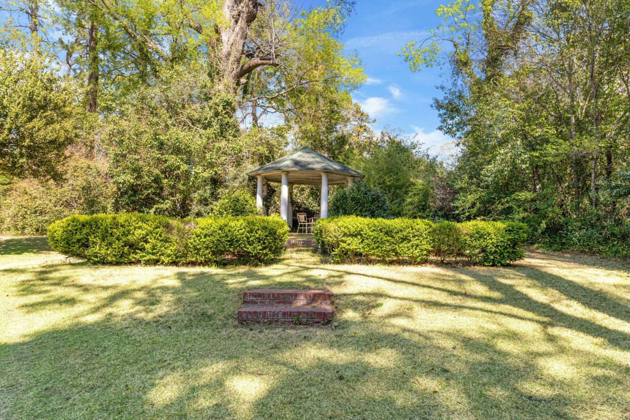 1848 Broughton Street Photo 28