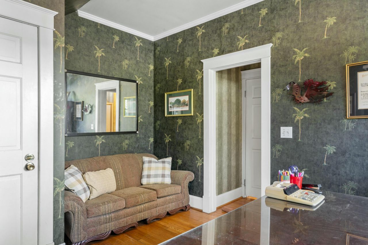 1848 Broughton Street Photo 8